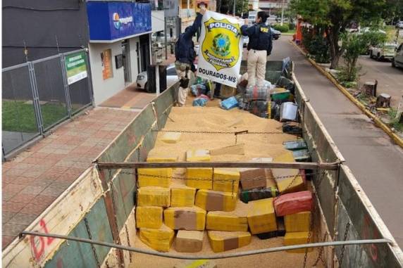 Valor da droga ultrapassa R$ 34 milhões; PRF diz que se trata da maior apreensão do ano