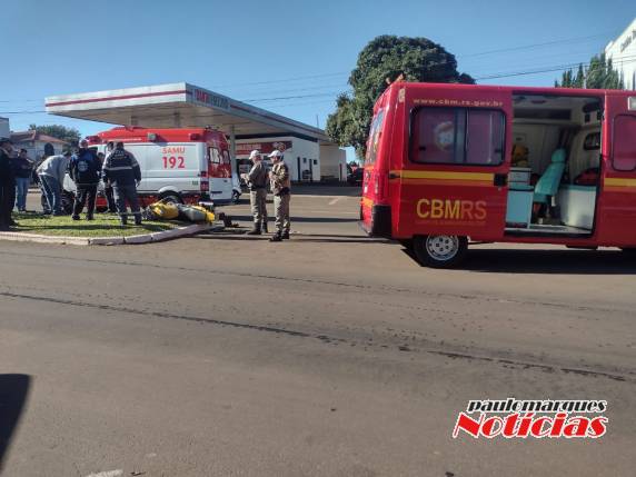 Colisão envolveu moto e carro na Av. Uruguai