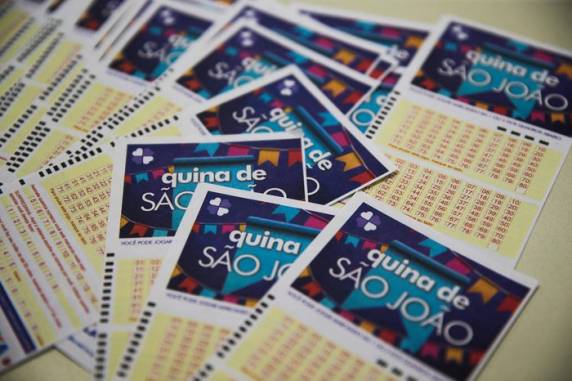 Aposta simples, com cinco dezenas marcadas, custa R$ 2 e pode ser feita pela internet ou em casas lotéricas