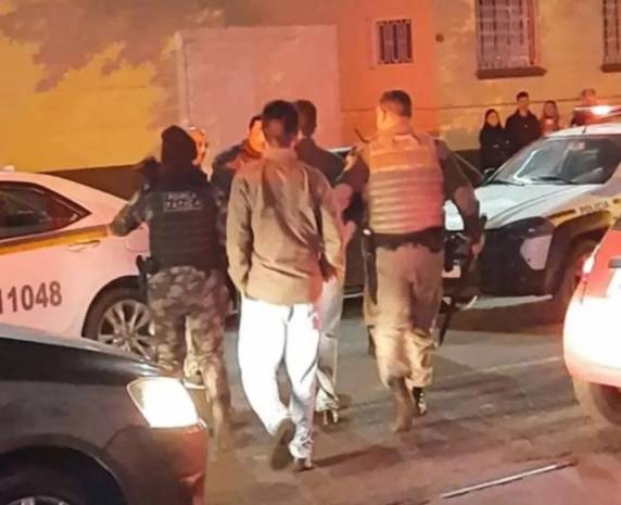 Wesley Ferreira da Nova, de 24 anos, chegou a ser socorrido, mas morreu no hospital. Suspeito alegou legítima defesa, mas testemunhas negaram versão à polícia. Homem foi preso em flagrante por homicídio qualificado.