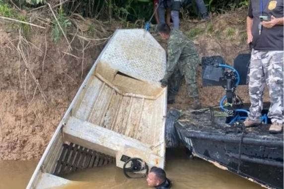 Barco foi afundado com sacos de areia para ocultar assassinato de jornalista e de indigenista