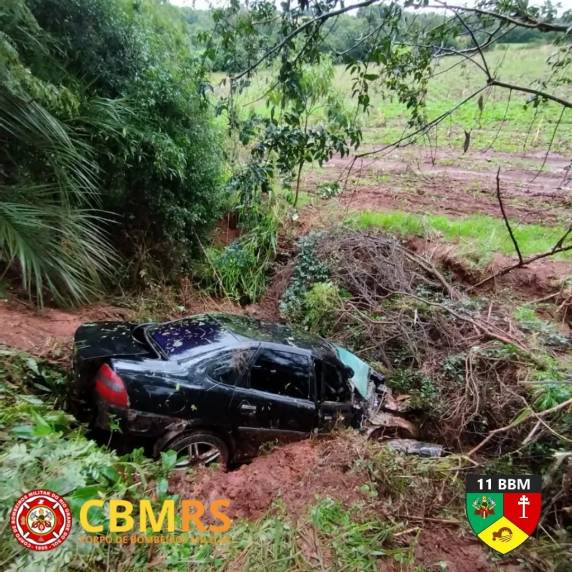 Duas pessoas ficam feridas em acidente na RS 344 em Giruá - foto 3