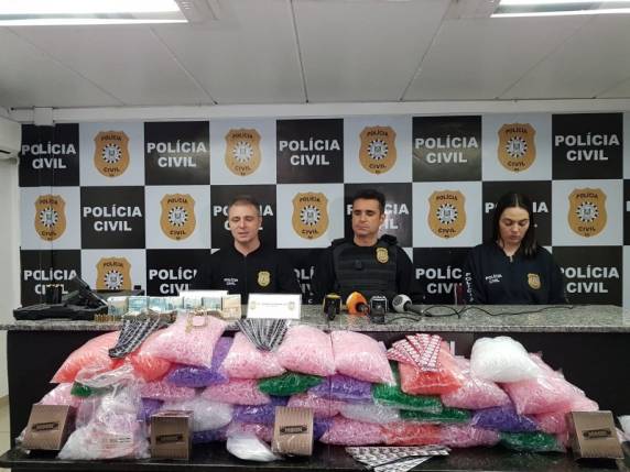 Mais de 400 policiais civis realizam operação contra facções do RS e de SP que movimentaram R$ 347 milhões em um ano.