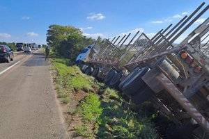 Colisão frontal com seis feridos causa lentidão na BR-290, em Eldorado do Sul - foto 3