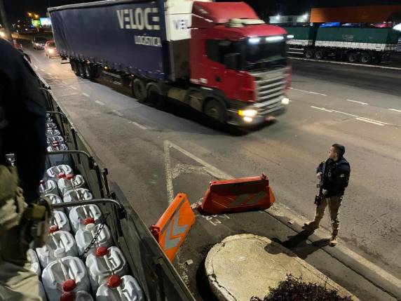 PRF prende contrabandista com mais de 10 toneladas de agrotóxicos proibidos no Brasil - foto 3