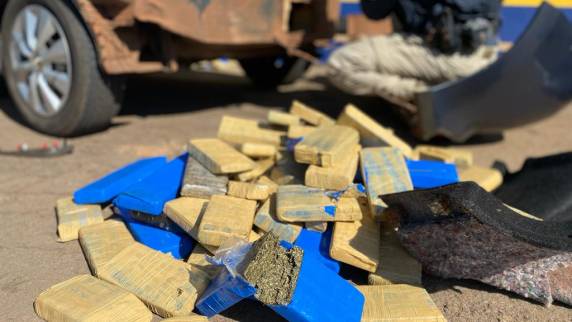 PRF prende casal de paraguaios com carga de maconha - foto 2