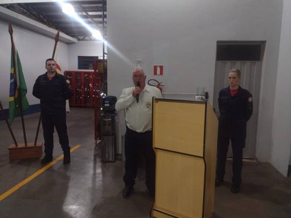 Corpo de Bombeiros comemora o Dia do Bombeiro com homenagens, em Três de Maio - foto 3