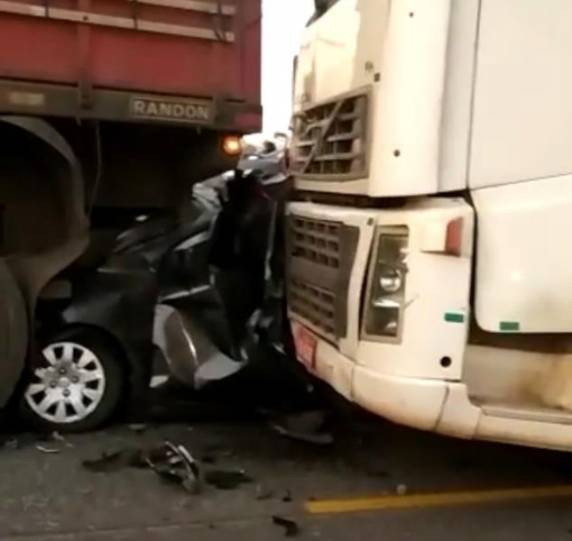 O fato se passou no final da tarde desta sexta-feira (1), no km 143 da rodovia