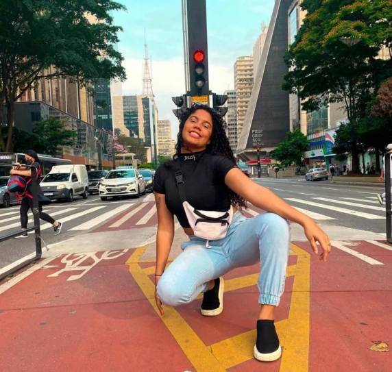Nas redes sociais, Desirée Almeida acumulava mais de 2 milhões de seguidores.