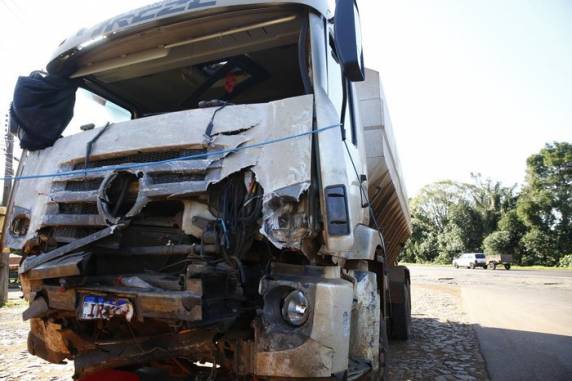 Conforme a polícia, foram ouvidas pessoas que estavam na rodovia no momento do acidente na BR-386