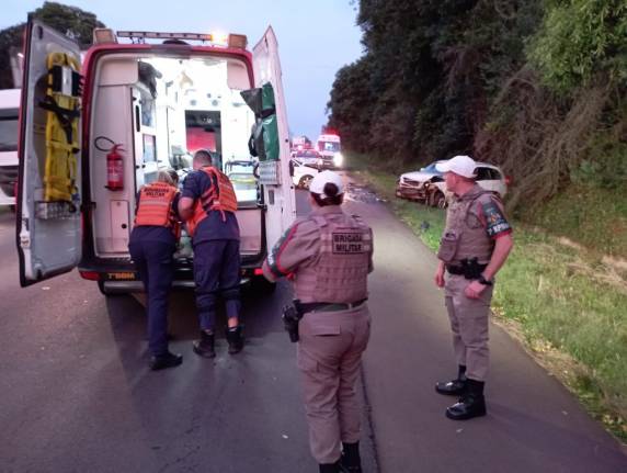 Colisão frontal deixa feridos no trecho Passo Fundo a Ernestina - foto 2