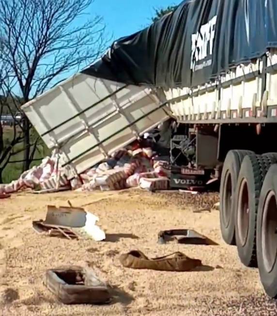 Acidente na BR 472 deixa dois motoristas feridos em São Borja - foto 2