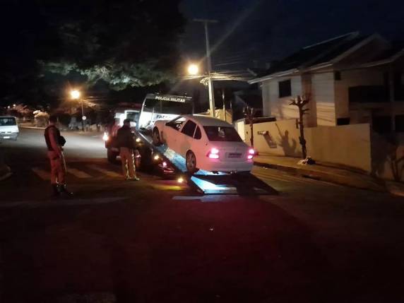 Segundo a PM, agente tirou a vida de três filhos, da esposa, da mãe dele e de um irmão, além de duas pessoas que estavam na rua, durante a madrugada desta sexta-feira (15). Motivação é investigada.
