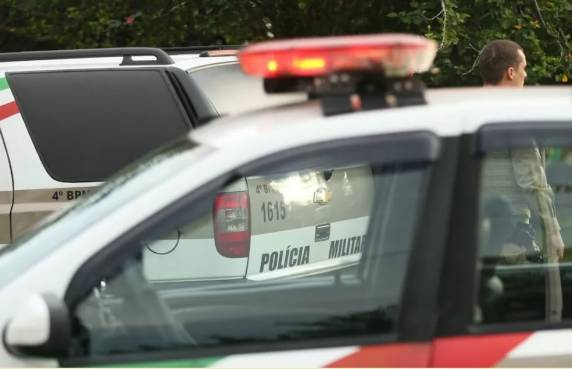 Homem, que está na UTI, havia investido contra ex-companheira com uma faca, após invadir a casa dela em Rio do Sul.