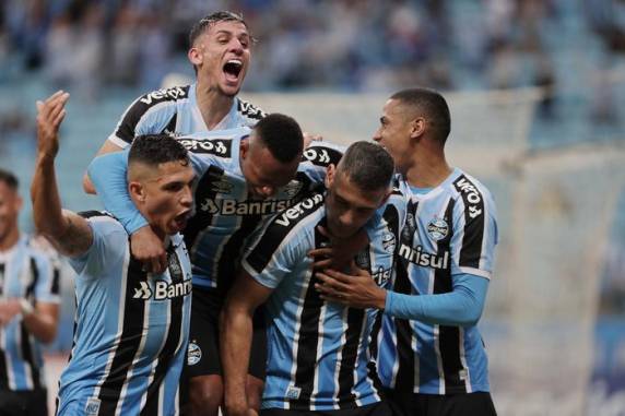 Tricolor está, momentaneamente, na terceira posição, com 32 pontos; equipe de Roger Machado garante-se entre as quatro primeiras ao final do turno