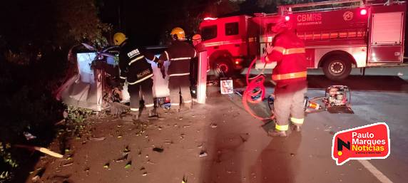 Dois jovens ficaram feridos em grave acidente em Santo Ângelo - foto 3