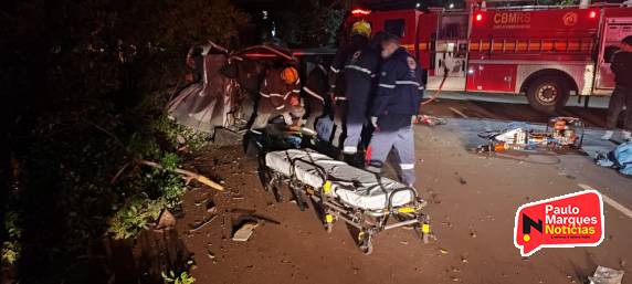 Dois jovens ficaram feridos em grave acidente em Santo Ângelo - foto 4