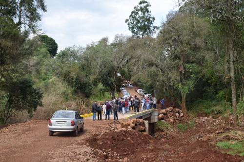 Ponte está localizada entre as localidades de Barra do Reúno e Linha Fátima