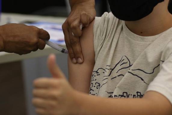 Conforme o município, há doses de CoronaVac em estoque