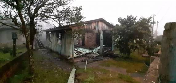 Incêndio em residência deixa uma pessoa morta no RS - foto 2