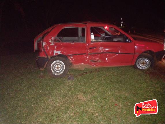 Colisão entre veículos deixa três pessoas feridas no trevo próximo ao Parque de Exposições, em Três de Maio - foto 2
