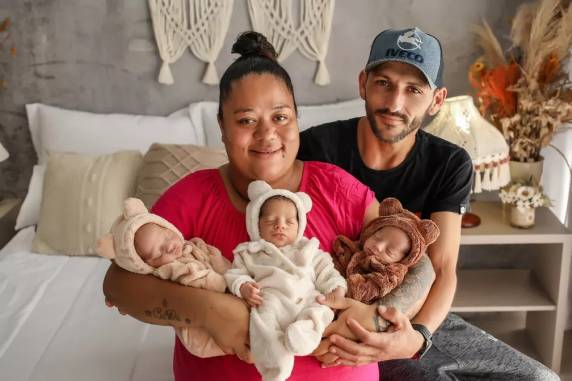 Trigêmeos de mãe que deu à luz 10 meses após ter gêmeos têm alta e fazem sessão de fotos - foto 3