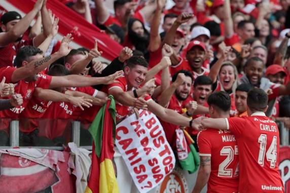 Colorado contou com dois gols de Mauricio e um de Wanderson para vencer por 3 a 0 em casa