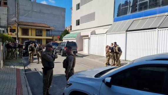 Caso ocorreu em Itapema. Mulher foi liberada após intervenção da Polícia Militar.