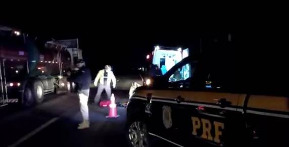 Atropelamento aconteceu às 22h15 de terça (2). Motorista não parou para prestar socorro.
