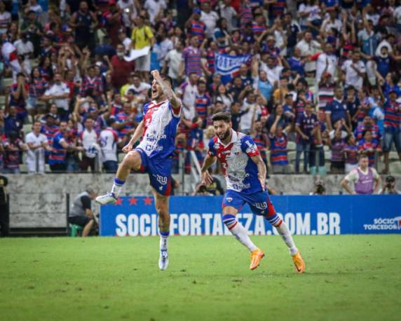 Focado na Sul-Americana, Colorado não aproveitou os mais de 60 minutos com um jogador a mais em campo e foi goleado na Arena Castelão