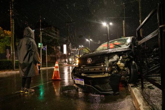 Colisão na Avenida Cavalhada deixa uma pessoa morta e duas feridas em Porto Alegre - foto 2