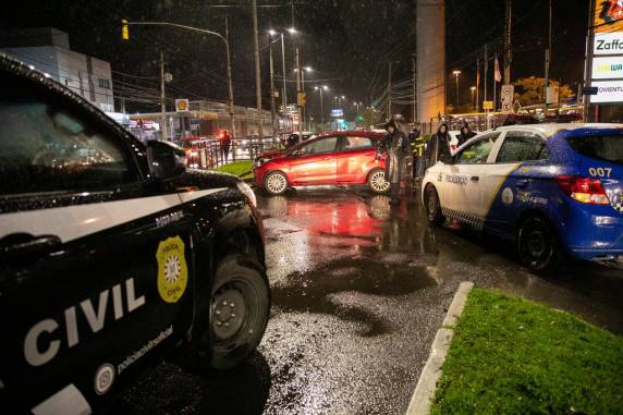 Colisão na Avenida Cavalhada deixa uma pessoa morta e duas feridas em Porto Alegre - foto 3