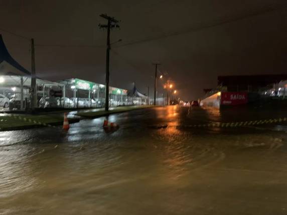 Ciclone causa deslizamentos e queda de estruturas em SC; moradores precisaram deixar residências - foto 3