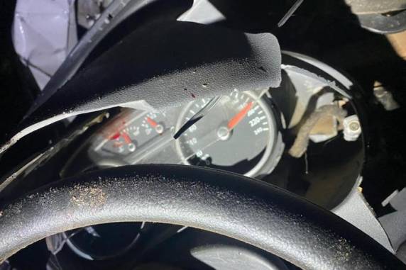 Guard rail atravessa carro após colisão na RS-118, em Cachoeirinha - foto 4