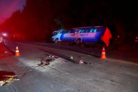 Trânsito está interditado nos dois sentidos no km 12