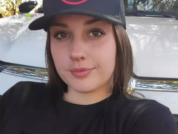 Daiana Borchardt tinha 30 anos e atuava no ramo gráfico. Ela estava sozinha no carro quando houve o acidente em Pomerode.