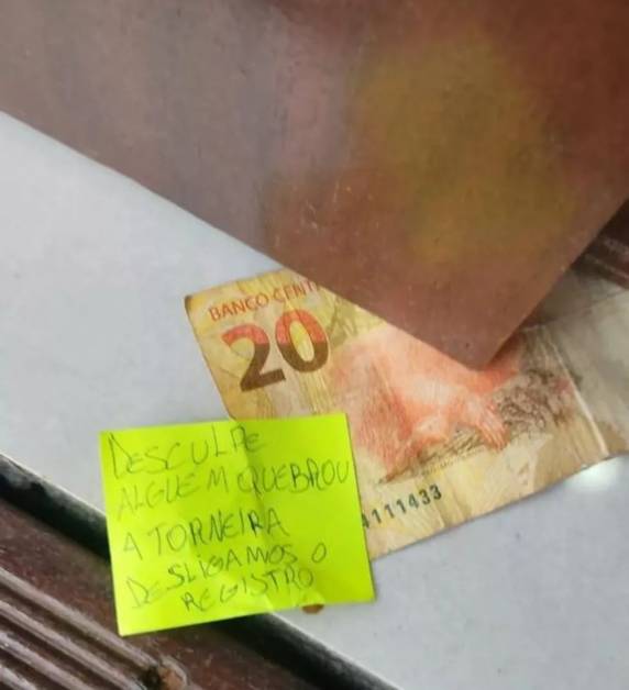 Caso ocorreu em Maravilha e surpreendeu funcionários do estabelecimento. 'Atitude inusitada e honesta'.