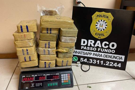 Carga de cocaína avaliada em R$ 2,5 milhões é encontrada entre bananas em caminhão no norte do RS - foto 2