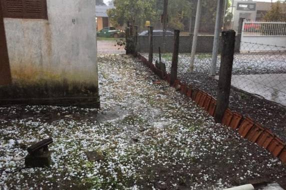 Chuva de granizo é registrada em cidades do RS; veja imagens - foto 2