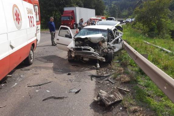 Acidente deixa dois feridos na RS-446, em Carlos Barbosa