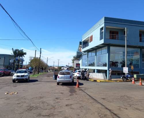 Colisão ocorreu na esquina da Rua 15 de Novembro com a Avenida Santa Rosa