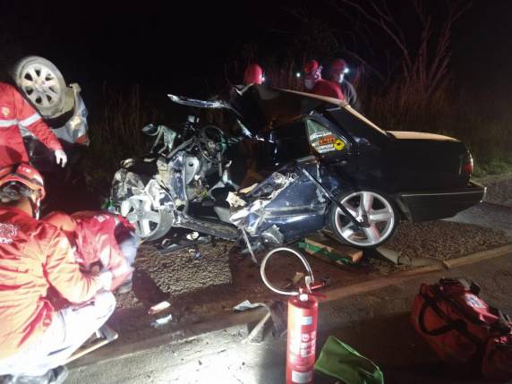 Vítima ocupava um Voyage, que foi atingido de frente por um Peugeot 206, segundo a PMRv