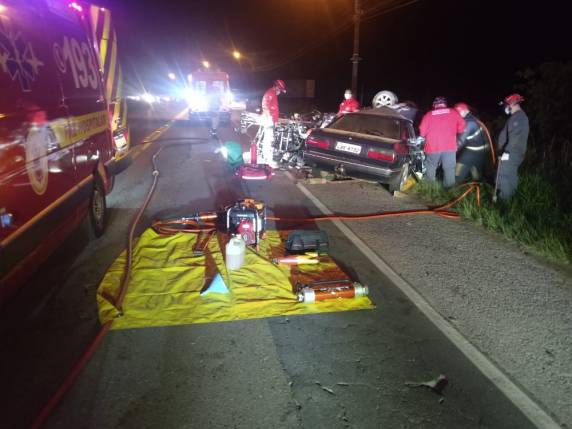 Vítima ocupava um Voyage, que foi atingido de frente por um Peugeot 206, segundo a PMRv