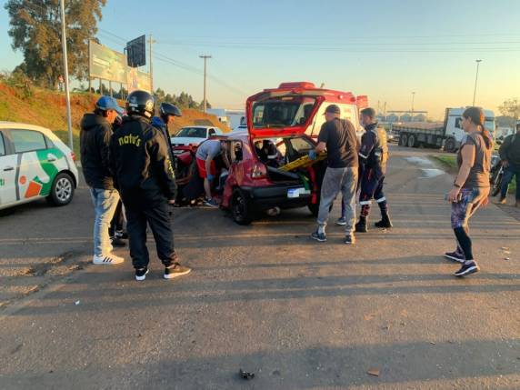 Três pessoas ficam feridas em acidente em Passo Fundo - foto 4