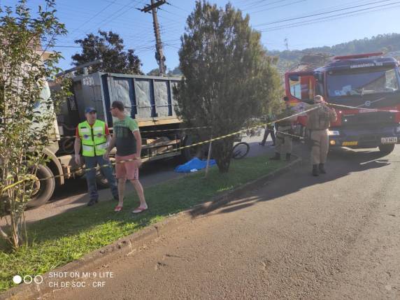 Motorista, pai e a mãe do adolescente receberam atendimento no local devido ao estado de choque