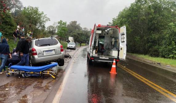Grave acidente entre carro e carreta deixa mulher ferida na BR 386 em Frederico Westphalen - foto 3