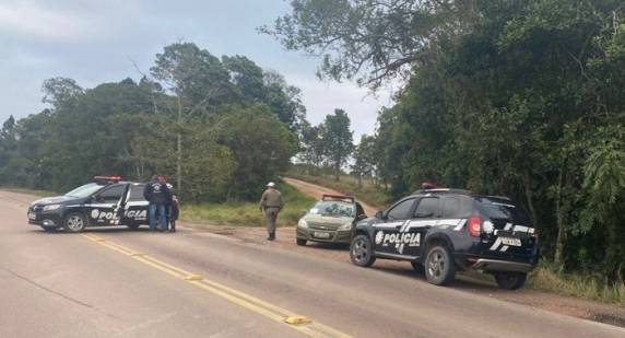 Ele teria arrombado uma delegacia em cidade próxima, furtado uma viatura e efetuado abordagens a veículos e um disparo contra uma moto