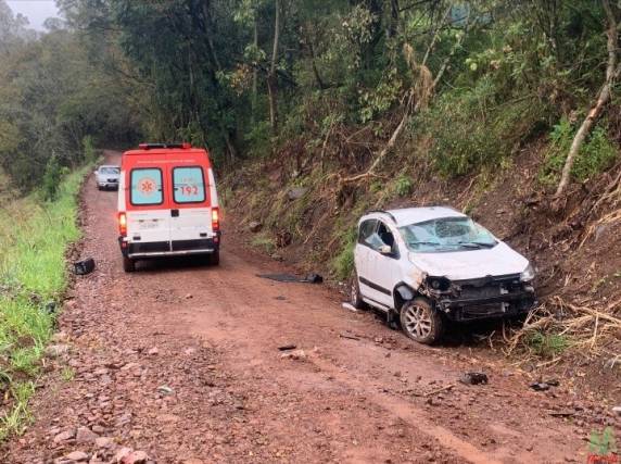 Grave colisão entre carro e carreta deixa feridos na RS-404 em Rondinha - foto 3