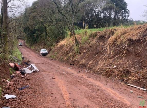 Grave colisão entre carro e carreta deixa feridos na RS-404 em Rondinha - foto 4