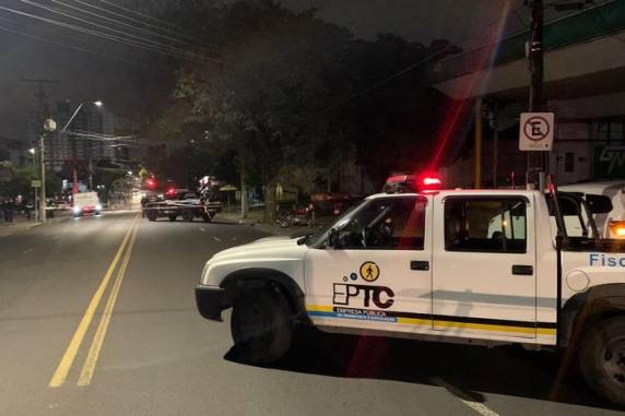 Polícia investiga se acidente foi causado por um segundo motorista que fugiu do local